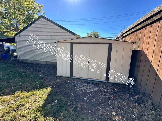 Building Photo - Cozy 3 Bed 1.5 bath