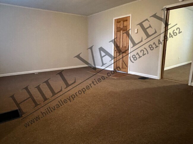 Building Photo - Three bedroom close to Downtown and ISU