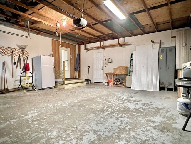 Building Photo - Cute, Comfy & Full of Charm!