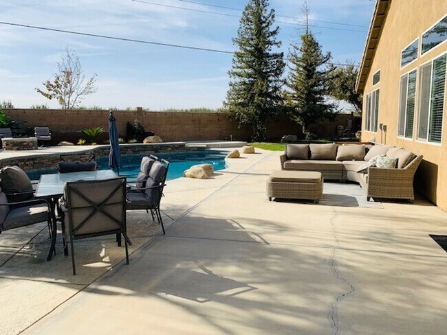 Building Photo - 11707 Christmas Rose Dr