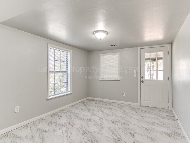 Building Photo - 9706 N Garnett Dr