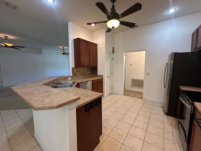 Building Photo - 4 Bedroom, 3 Bath, 3 Car Garage on 1 Acre ...