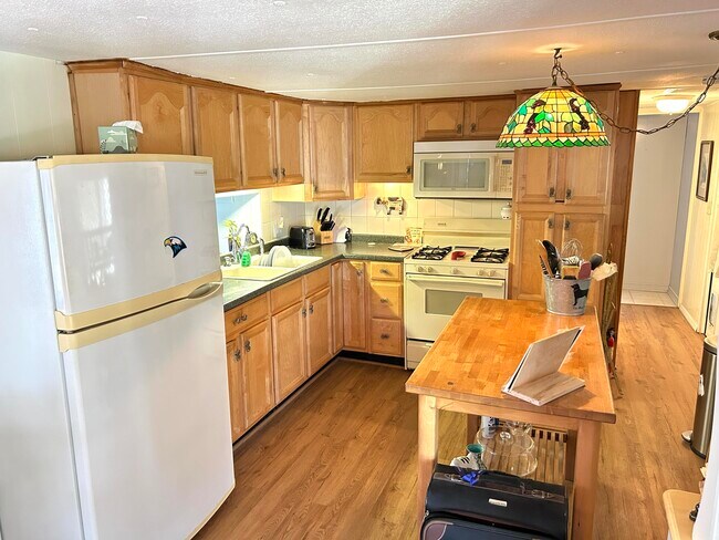 Building Photo - 425 Bougainvilla Dr