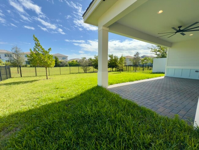 Building Photo - 1346 Harvester Xing