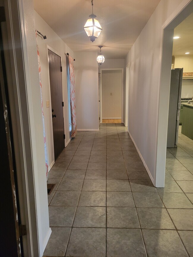 Building Photo - 2112 Bentham Pl