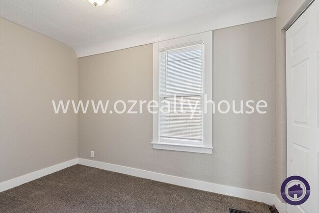 Building Photo - 1005 Elysian Ave