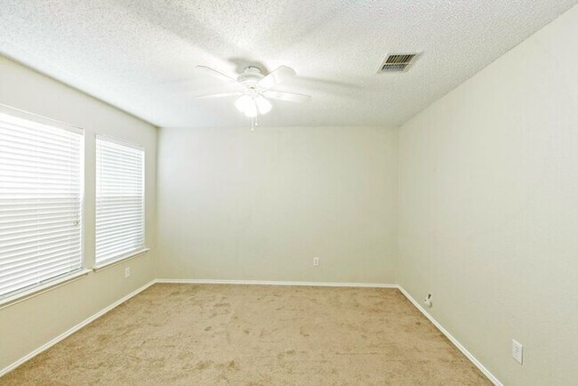 Building Photo - 1118 Water Oak Way