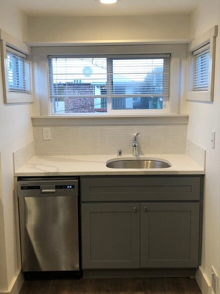 Kitchen - Dishwasher and Disposal - 411 N L St