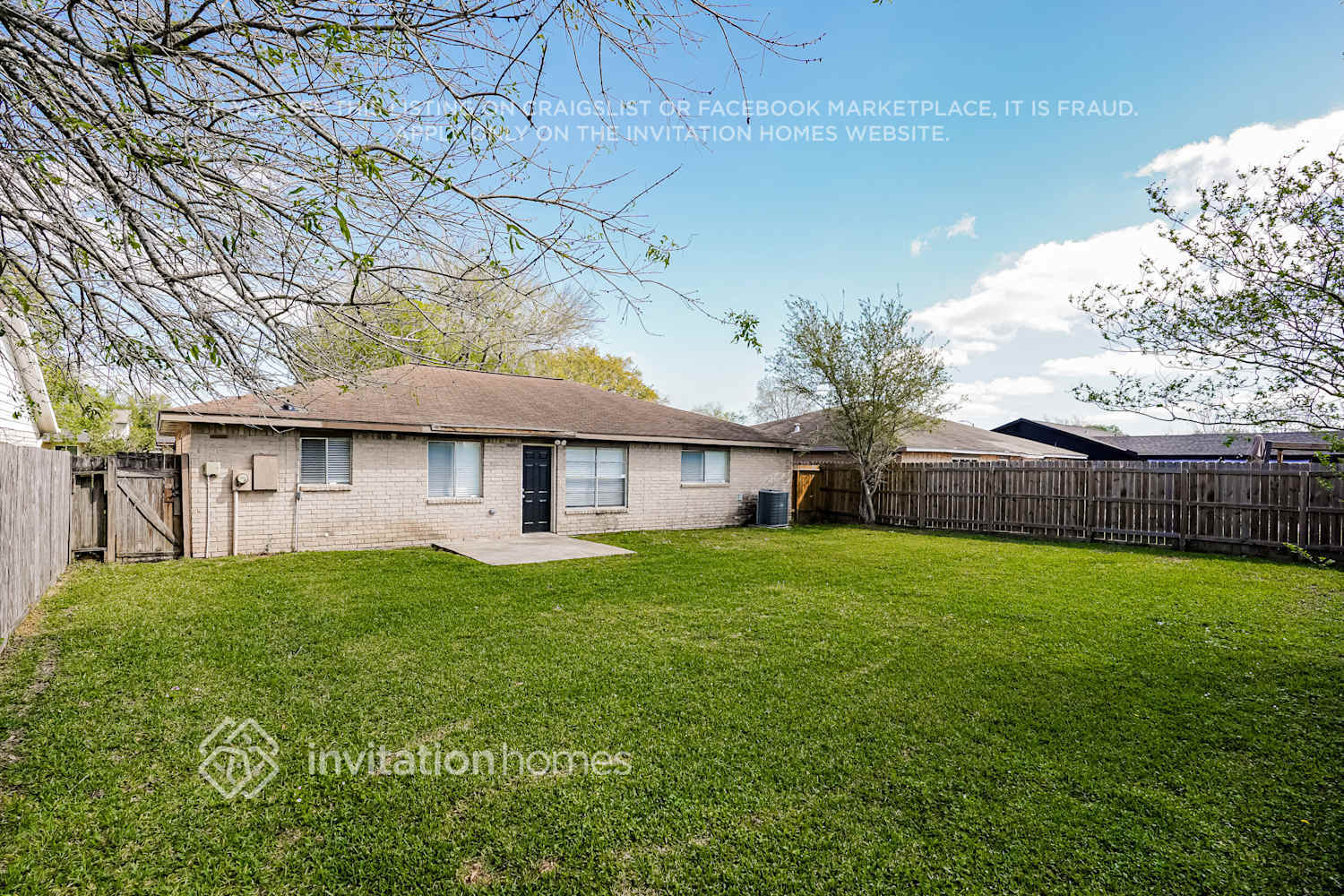 Building Photo - 9812 Robin St