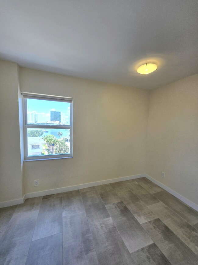 Building Photo - 137 Golden Isles Dr