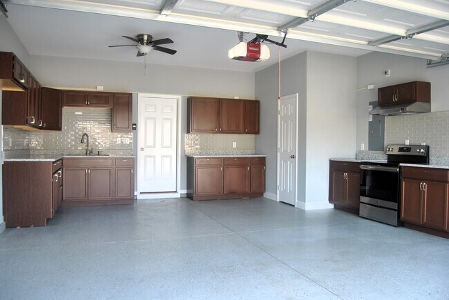 Building Photo - 5797 Highland Grove Dr