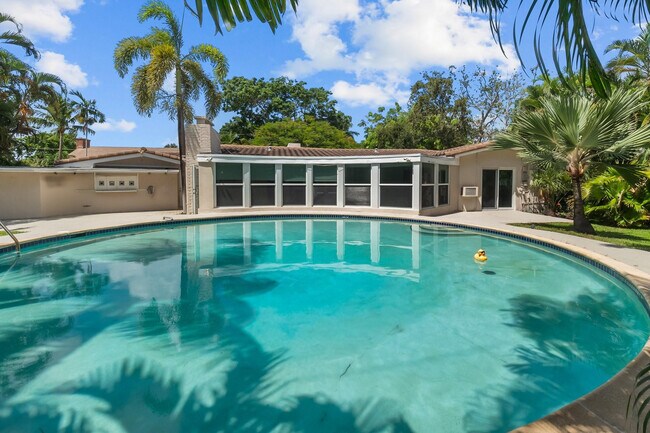 Building Photo - 2608 NE 12th St