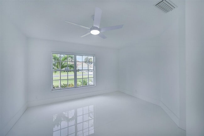 Building Photo - 6014 Golf Villas Dr