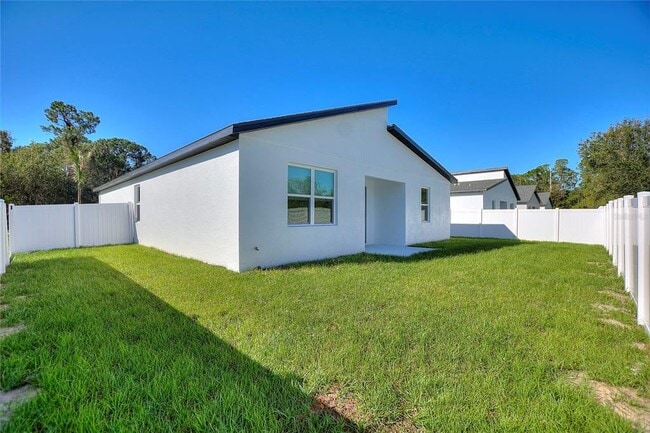 Building Photo - 330 Royal Palm Wy