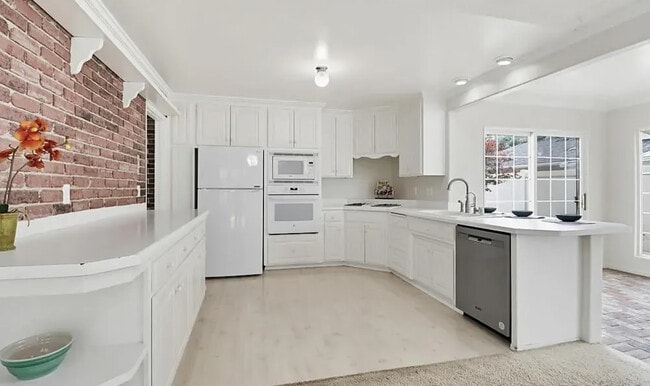 Building Photo - 1362 Saddleview Ct