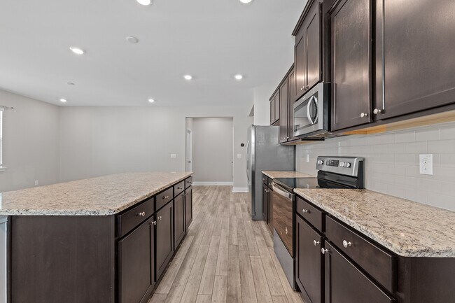 Building Photo - 138 Willow Grove Ln