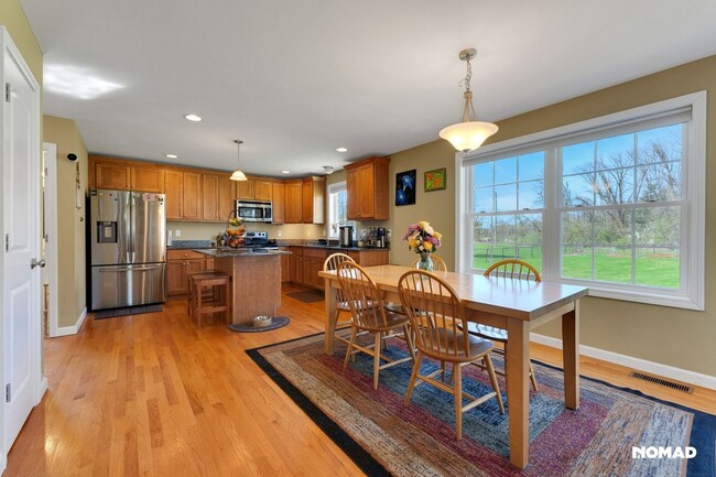 Building Photo - Spacious 4BR House in Hudson