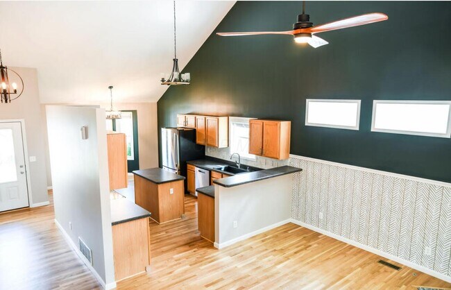 Building Photo - 227 Dowler Dr