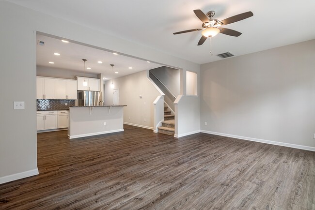 Building Photo - 426 Irving Way