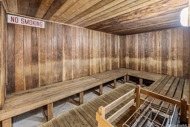 Building Photo - 2345 Ala Wai Blvd