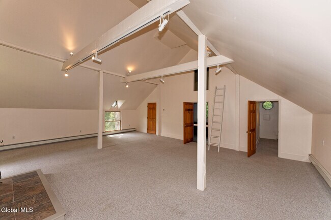 Building Photo - 1412 River Rd