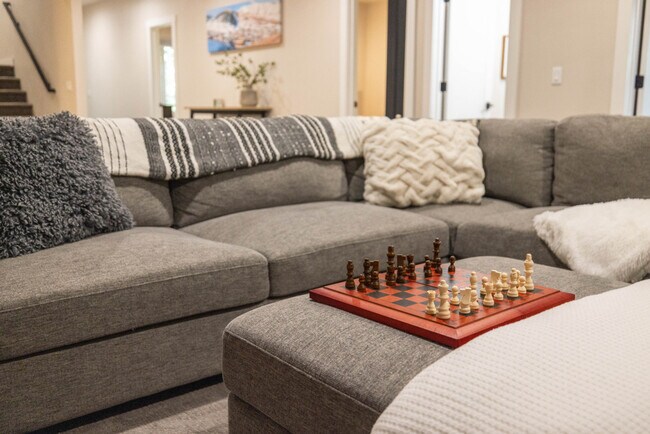 Building Photo - 255 Matterhorn Dr