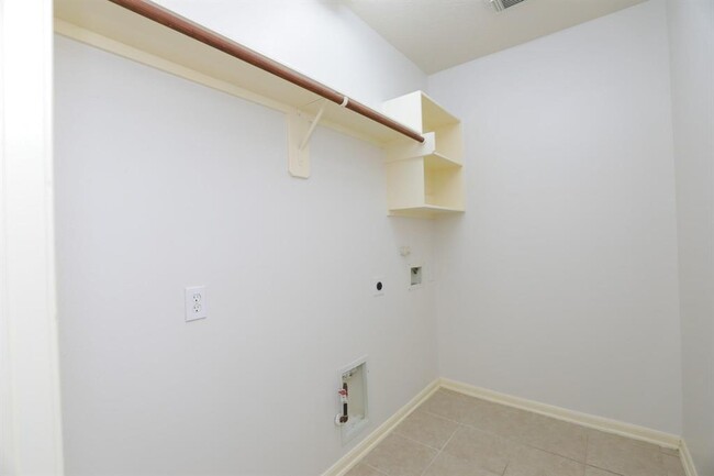 Building Photo - 12827 Pecan Shores Dr