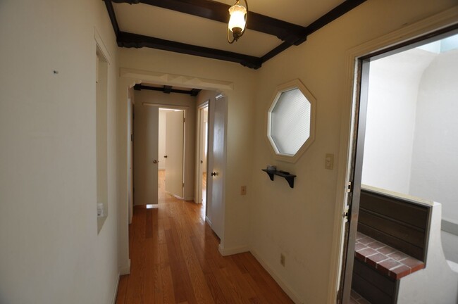 Building Photo - 1026 Kirkham St