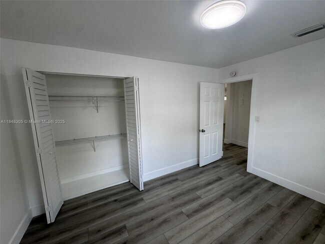 Building Photo - 1657 SW 44th Ave
