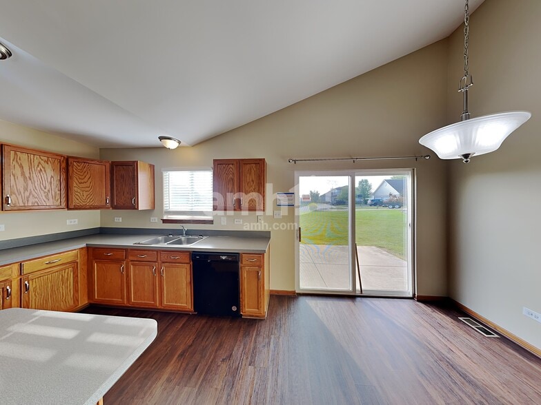 Building Photo - 26251 W Bayberry Ct