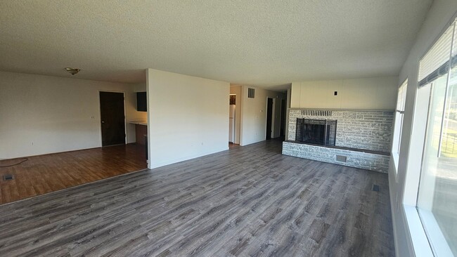 Building Photo - Asotin Home