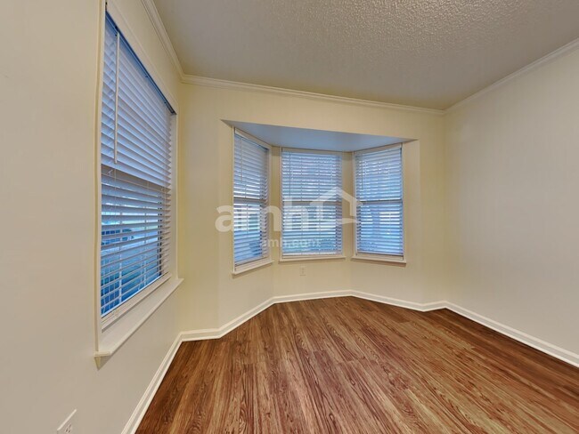 Building Photo - 279 Willow Green Dr