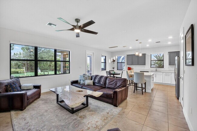 Building Photo - 4651 Pinehurst Trl E