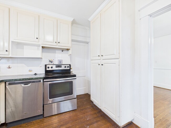 Building Photo - 4222 Chamberlayne Ave