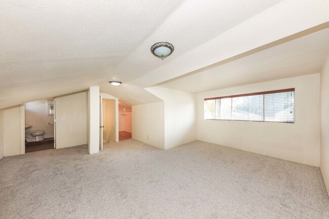 Building Photo - 3875 Pine St