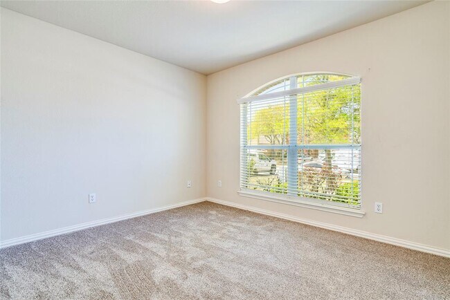 Building Photo - 293 Buckingham Dr