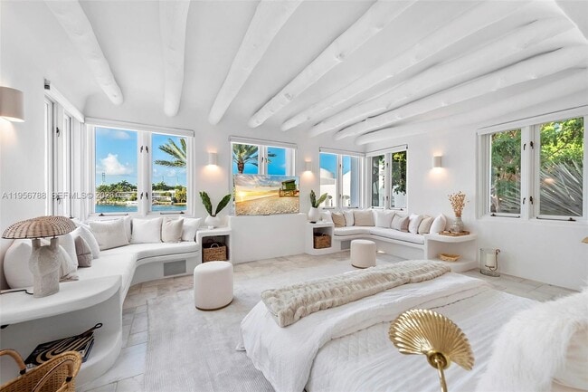 Building Photo - 24 S Hibiscus Dr