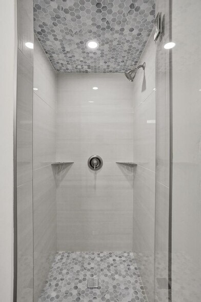 Building Photo - 960 SW 28th St