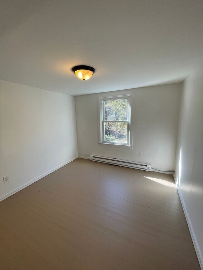 Building Photo - 402 N 6th Ave