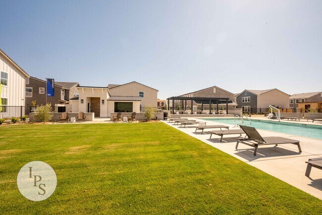 Building Photo - 2830 E Tamarind Dr