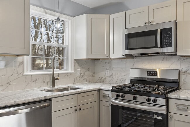 Building Photo - 124 Chadwick St