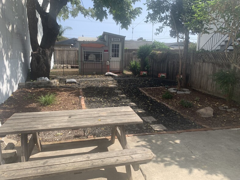 Building Photo - 1356 53rd Ave