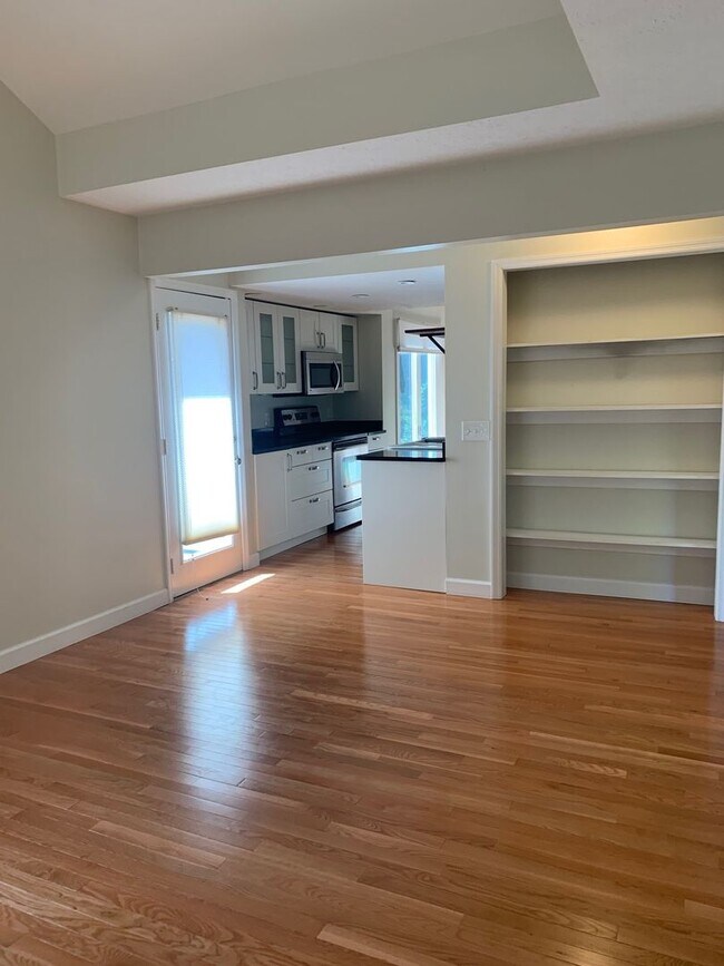Building Photo - 1100 Cottonwood Dr