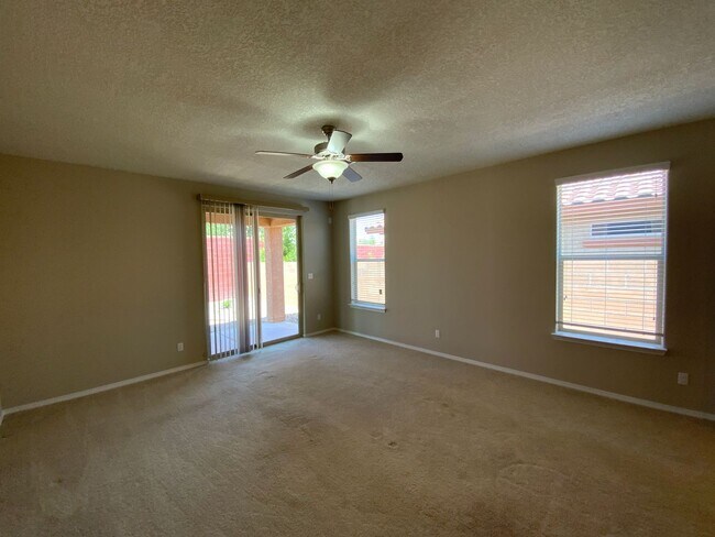 Building Photo - 3 Bedroom Single Story Home in Loma Colora...