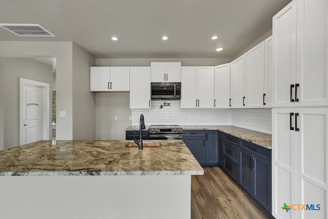 Building Photo - 1216 Canyon Lake Dr