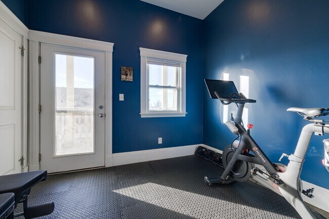 Building Photo - 41 Farragut Rd