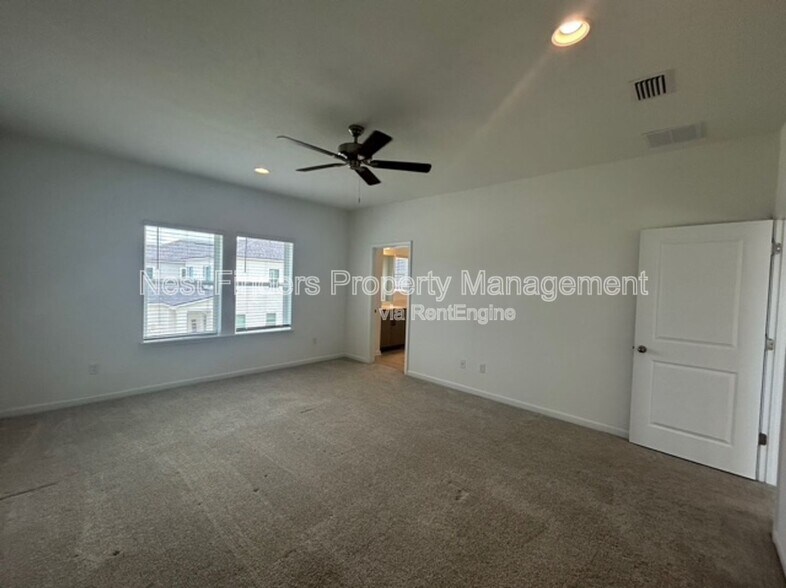 Building Photo - 42 Golden Fern Dr