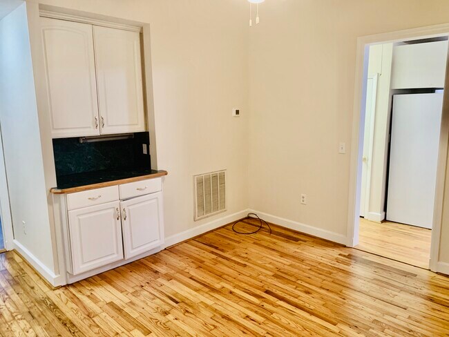 Livingroom - 407 Somers Ave
