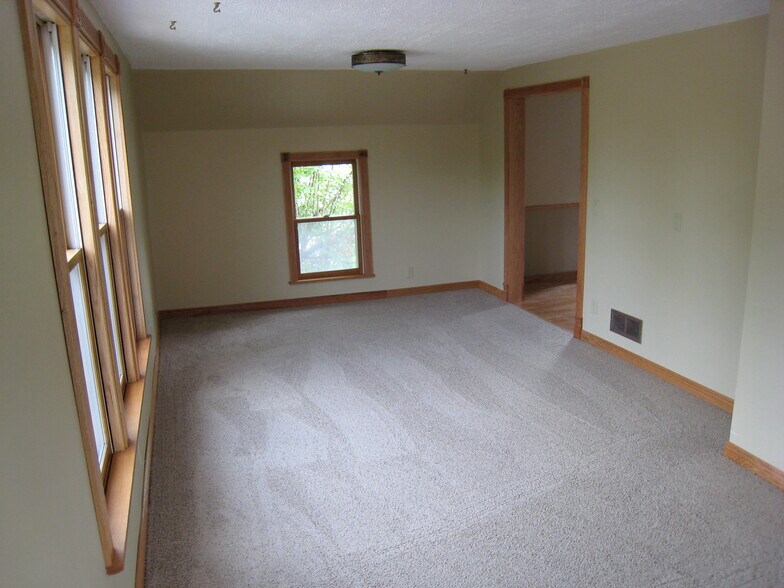 Living Room - 314 3rd Ave SE