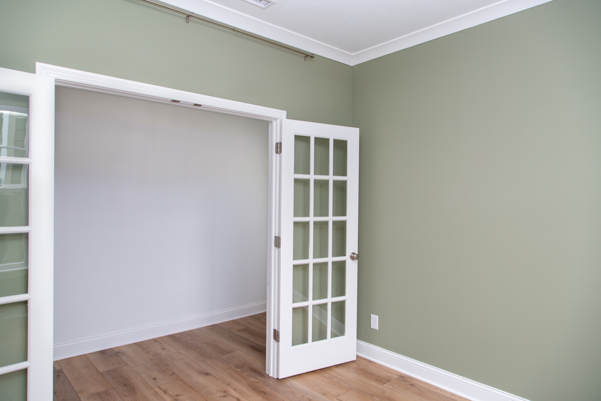 Building Photo - 14277 James Dean Dr